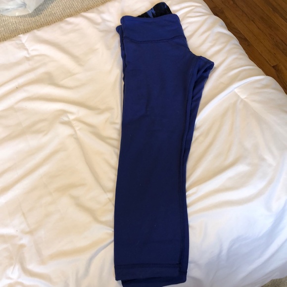 Lululemon REVERSIBLE wunder under - Picture 3 of 5